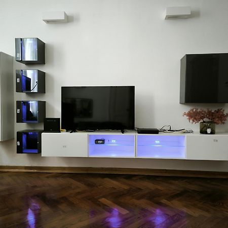 Konzul -Top Apartment, Strict Center, Parking Osijek Exterior photo