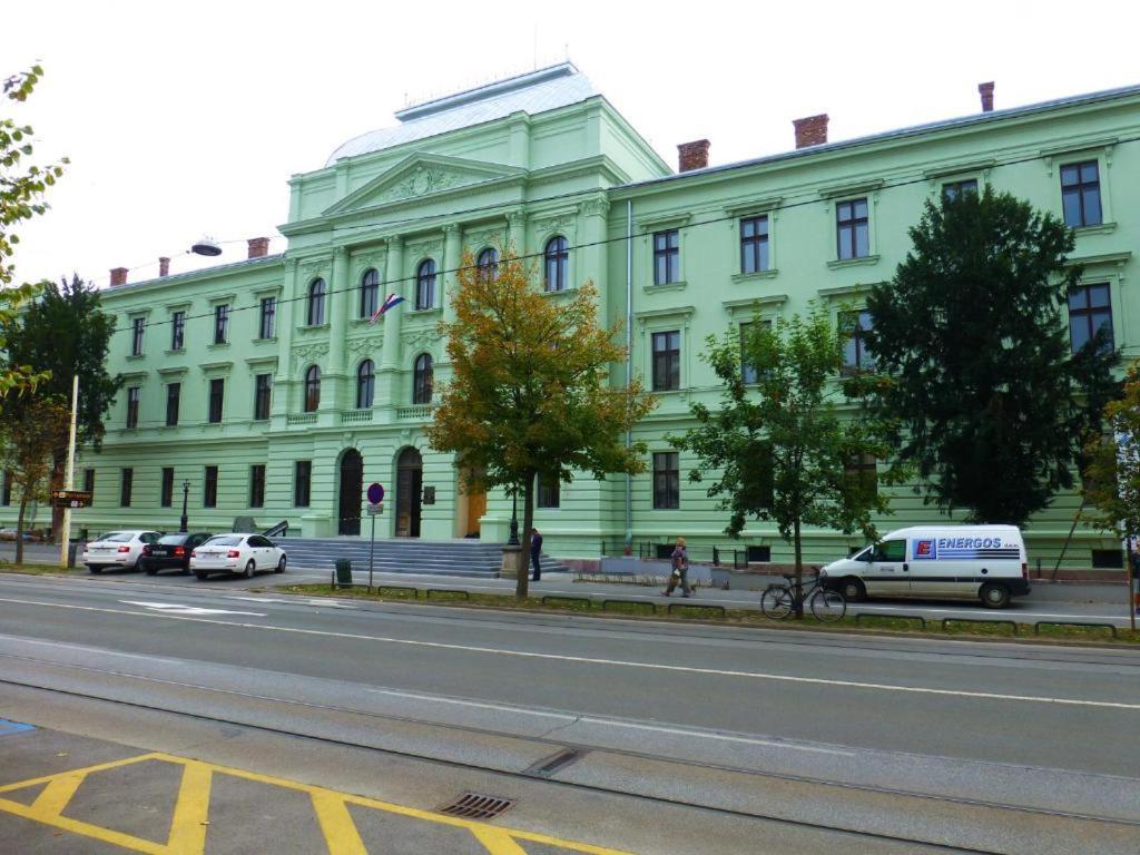 Konzul -Top Apartment, Strict Center, Parking Osijek Exterior photo