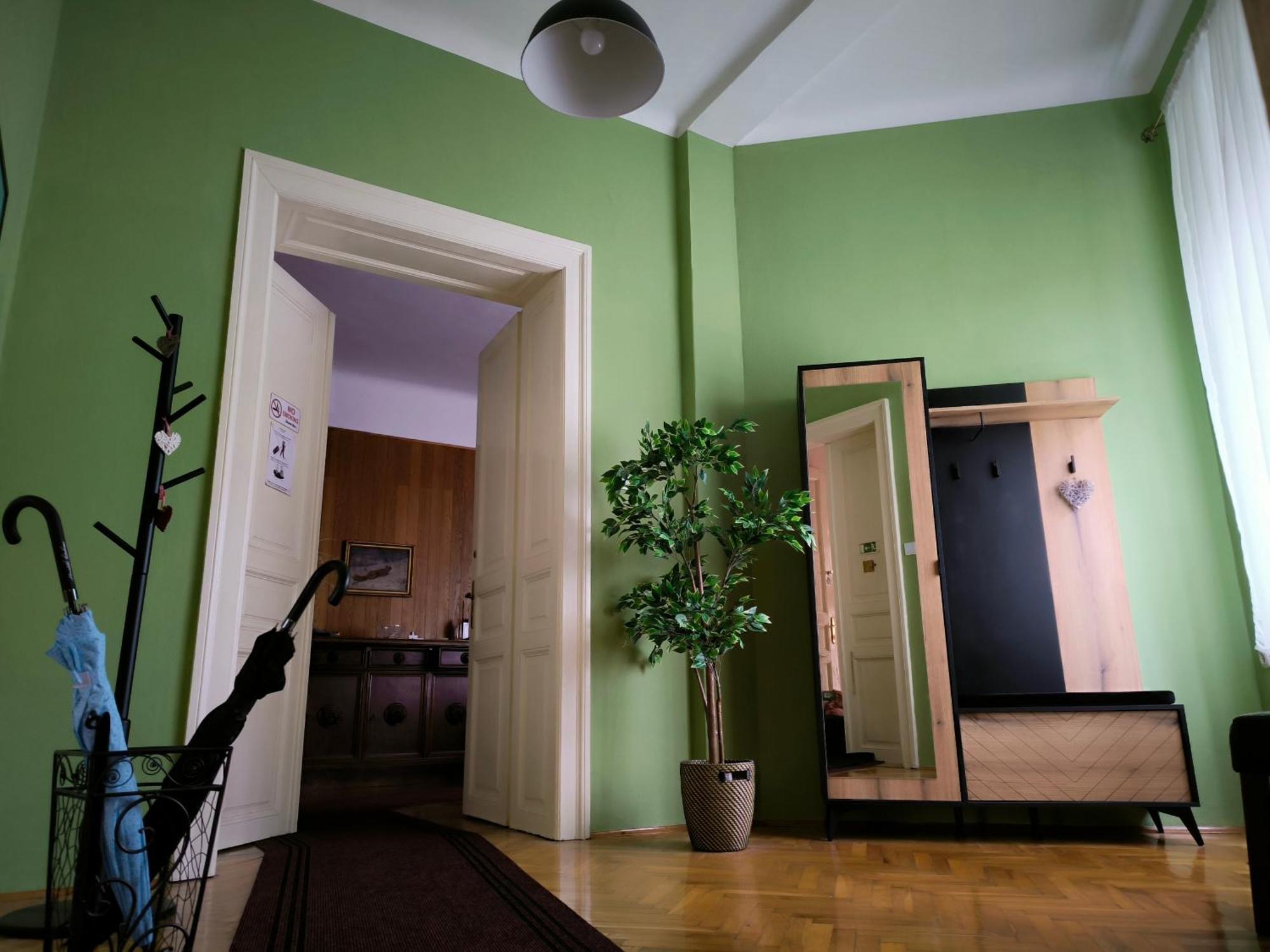 Konzul -Top Apartment, Strict Center, Parking Osijek Exterior photo
